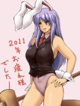  1girl alternate_costume animal_ears bangs bare_shoulders black_vest breasts bunny_girl bunny_tail bunnysuit cowboy_shot dated hand_on_hip kine large_breasts long_hair looking_at_viewer necktie parted_lips pink_eyes purple_hair purple_leotard rabbit_ears red_necktie reisen_udongein_inaba sideboob smile solo sweat tail tobisawa touhou translation_request vest wrist_cuffs 