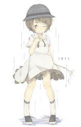  1944 1girl black_shoes blue_hat brown_eyes brown_hair cer_(cerber) closed_mouth dress eyebrows_visible_through_hair full_body hand_on_own_chest hat looking_at_viewer minekaze_(zhan_jian_shao_nyu) one_eye_closed pigeon-toed rain sailor_dress school_hat shoes short_sleeves smile socks solo standing text white_background white_dress white_legwear zhan_jian_shao_nyu 