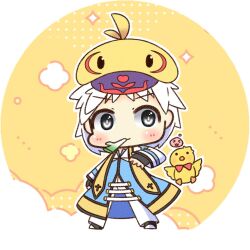  1boy arch_bishop_(ragnarok_online) bird blue_coat blush canvas_texture chibi chibi_only closed_mouth coat commentary_request food_in_mouth full_body grey_eyes highres long_sleeves looking_at_viewer male_focus pants peco_peco poring ragnarok_online shizukushigure shoes short_hair smile solo spring_onion standing v-shaped_eyebrows white_background white_hair white_pants white_shoes 