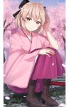  1girl beige_hair black_bow blush boots bow cherry_blossoms fate/grand_order fate_(series) grey_eyes hair_bow hand_on_head highres izumo_neru japanese_clothes kimono pink_kimono pink_skirt sakura_saber short_hair skirt smile solo yukata 