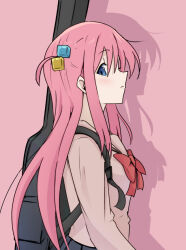  1girl blue_eyes bocchi_the_rock! bow bowtie brown_shirt closed_mouth commentary cube_hair_ornament from_side gotoh_hitori guitar_case hair_ornament instrument_case long_hair long_sleeves looking_at_viewer looking_to_the_side misono_(misono_ttt) pink_background pink_hair profile red_bow red_bowtie school_uniform shadow shirt shuka_high_school_uniform sideways_glance simple_background solo straight_hair upper_body 