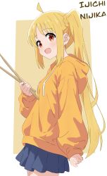  1girl absurdres ahoge arm_at_side beryuia blonde_hair blue_skirt bocchi_the_rock! character_name choppy_bangs commentary cowboy_shot drumsticks english_commentary from_side hand_up highres holding holding_drumsticks hood hood_down hoodie ijichi_nijika looking_at_viewer looking_to_the_side miniskirt open_mouth pleated_skirt red_eyes side_ponytail skirt smile solo standing turning_head two-tone_background white_background yellow_background yellow_hoodie 