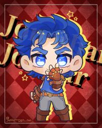  1boy argyle_background armor belt blue_eyes blue_hair boots character_name chibi commentary_request drop_shadow full_body gloves highres jojo_no_kimyou_na_bouken jojo_pose jonathan_joestar jonathan_joestar's_pose_(jojo) jupiterrr2022 looking_at_viewer male_focus pants parted_bangs partially_fingerless_gloves phantom_blood red_background short_hair shoulder_armor smile star_(symbol) thick_eyebrows 