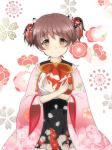  1girl alisa_(girls_und_panzer) bag bangs bow brown_eyes brown_hair chikomayo closed_mouth floral_background floral_print girls_und_panzer hair_bow holding japanese_clothes kimono light_smile looking_at_viewer pink_kimono print_kimono short_hair short_twintails solo standing twintails upper_body white_background 