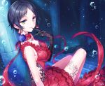  1girl bangs black_gloves black_hair breasts dress gloves hayami_kanade idolmaster idolmaster_cinderella_girls idolmaster_cinderella_girls_starlight_stage looking_at_viewer medium_breasts natsu_(759aqsw) parted_bangs pillar red_dress short_hair single_glove smile solo underwater yellow_eyes 