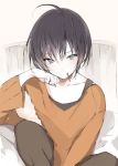 1boy androgynous bangs beige_background between_legs black_hair blue_eyes brown_shirt collarbone eyebrows_visible_through_hair hand_between_legs looking_at_viewer lpip male_focus mouth_hold on_bed original shirt simple_background sitting smile solo 