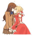  2girls ahoge blonde_hair brown_hair fate/extra fate_(series) kishinami_hakuno_(female) looking_at_another multiple_girls nakatani saber_extra school_uniform yuri 