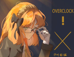  1girl absurdres black_bow black_coat bow brown_hairband bygone_days_(e.g.o) chinese_commentary closed_mouth coat commentary_request e.g.o_(project_moon) glasses green_eyes hair_bow hairband hand_up highres ishmael_(project_moon) limbus_company long_hair long_sleeves looking_at_viewer lu_le_jintian_bu_hua_hua orange_hair portrait project_moon rope sidelocks solo very_long_hair 