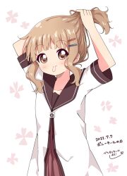  1girl az!_(azu) blunt_bangs blush brown_eyes brown_hair closed_mouth collarbone commentary_request dress fang fang_out hair_ornament hair_tie hair_tie_in_mouth hairclip highres looking_at_viewer mouth_hold nanamori_school_uniform oomuro_sakurako parallel_hairclips pleated_dress red_dress school_uniform shirt short_hair short_sleeves sidelocks simple_background solo summer_uniform transparent_background tying_hair upper_body white_shirt yuruyuri 