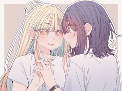  2girls absurdres ahoge blonde_hair border bracelet brown_background cho_kaguya-hime! closed_mouth commentary green_eyes grey_border highres holding_hands jewelry kaguya_(cho_kaguya-hime!) kousaka_0v0 long_hair looking_at_another medium_hair mole mole_under_eye multiple_girls outline parted_lips purple_hair red_eyes sakayori_iroha shirt simple_background smile upper_body white_outline white_shirt yuri 