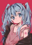  1girl bangs bare_shoulders blue_eyes blue_hair bokarokaku closed_mouth eyebrows_visible_through_hair hatsune_miku highres long_hair looking_at_viewer red_background simple_background solo tattoo twintails upper_body vocaloid 
