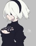  1girl blindfold breasts character_name cleavage cleavage_cutout drag-on_dragoon from_side grey_background hairband highres lips medium_breasts mochizuki_kei mole mole_under_mouth nier_(series) nier_automata parted_lips profile short_hair silver_hair simple_background solo turtleneck yorha_no._2_type_b 