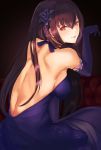  1girl bare_back breasts commentary_request dress elbow_gloves fate/grand_order fate_(series) flower gloves hair_flower hair_ornament highres kisaragi_chiyuki long_hair looking_back purple_dress purple_hair red_eyes scathach_(fate/grand_order) sideboob smile solo 