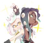 2girls black_gloves black_hair crown fangs fingerless_gloves gloves green_eyes long_hair marina_(splatoon) multiple_girls octarian pearl_(splatoon) sami_briggs short_hair simple_background sparkle splatoon splatoon_2 tentacle_hair v white_background white_hair yellow_eyes zipper_pull_tab