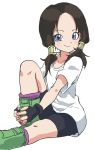  1girl bike_shorts black_gloves black_hair blue_eyes boots dragon_ball fingerless_gloves forehead gloves green_boots hair_tubes highres shirt shoes simple_background smile solo t-shirt videl white_background yamamoto_souichirou 