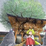  1girl :o absurdres animal_ears blonde_hair broom doitsuken fox_ears fox_girl fox_tail glasses highres holding holding_broom japanese_clothes long_hair looking_up miko open_hand original roots scenery sitting sitting_on_stairs snowing solo stairs statue tail temple tied_hair tree yellow_eyes 