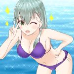  1girl ;d alternate_costume aqua_hair arm bare_arms bare_legs bare_shoulders bikini blue_background breasts cleavage collarbone day female green_eyes hair_ornament hairclip hand_on_hip hand_up highres kantai_collection large_breasts leaning leaning_forward legs long_hair looking_at_viewer midriff navel ocean one_eye_closed open_mouth purple_bikini purple_swimsuit sea shiny shiny_hair side-tie_bikini single_sidelock solo sparkle standing suzuya_(kantai_collection) swimsuit v water wink 