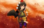  1girl alternate_costume autumn_leaves black_hair black_wings fan feathered_wings grin hat japanese_clothes kimono leaf_fan looking_at_viewer meimaru_inuchiyo obi orange_background pom_pom_(clothes) red_eyes sash shameimaru_aya short_hair smile solo tengu tokin_hat touhou wings yukata 