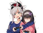  &gt;:) 2girls arm_around_neck bangs black_hair blue_eyes bow breasts closed_mouth collarbone controller dualshock earrings fate/grand_order fate_(series) flying_sweatdrops folded_ponytail game_controller gamepad glasses grey_hair hair_bow hairband hood hooded_sweater hoodie imigimuru jewelry long_hair long_sleeves medium_breasts miyamoto_musashi_(fate/grand_order) multiple_girls osakabe-hime_(fate/grand_order) pink_eyes red-framed_eyewear ribbed_sweater short_hair simple_background smile sparkle sweatdrop sweater swept_bangs upper_body 