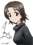 1girl artist_name bangs black_shirt brown_eyes brown_hair bukkuri casual character_name closed_mouth dated from_side girls_und_panzer looking_at_viewer parted_bangs portrait sawa_azusa shirt short_hair signature simple_background smile solo white_background 