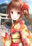  1girl :d bangs brown_eyes brown_hair camellia eyebrows_visible_through_hair flower hair_flower hair_ornament hand_up highres japanese_clothes kimono looking_at_viewer na53 obi open_mouth red_kimono sash shrine side_ponytail sidelocks smile solo tareme to_love-ru torii upper_body yuuki_mikan 