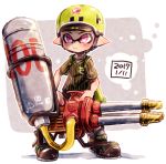  1boy ankle_boots baseball_jersey black_footwear black_shirt boots dated domino_mask full_body grey_background harutarou_(orion_3boshi) hat helmet holding holding_weapon hydra_splatling_(splatoon) ink_tank_(splatoon) inkling inkling_(language) looking_at_viewer male_focus mask outside_border pointy_ears shirt splatoon splatoon_1 standing striped striped_shirt vertical-striped_shirt vertical_stripes violet_eyes weapon yellow_hat 