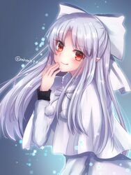  1girl :3 :q bangs blue_background blush capelet dress eyebrows_visible_through_hair hair_ribbon hand_up highres leaning_forward looking_at_viewer pointy_ears pom_pom_(clothes) red_eyes ribbon silver_hair simple_background smile solo tanaji tongue tongue_out tsukihime twitter_username white_capelet white_dress white_len white_ribbon 