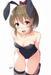  1girl :3 :d animal_ears arms_behind_back bare_shoulders bow breasts brown_hair cleavage collarbone eyebrows_visible_through_hair fake_animal_ears fishnet_legwear fishnets gluteal_fold hair_between_eyes hair_bow hairband highres hori_yuuko idolmaster idolmaster_cinderella_girls leotard looking_at_viewer medium_breasts open_mouth orihi_chihiro ponytail rabbit_ears red_eyes simple_background smile solo sparkle thigh-highs twitter_username white_background wrist_cuffs 
