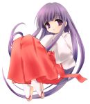  furude_rika higurashi_no_naku_koro_ni houjou_yutori japanese_clothes long_hair lowres miko purple_eyes simple_background slippers violet_eyes 