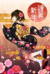  1girl black_hair floral_print flower from_behind green_eyes hair_flower hair_ornament highres japanese_clothes kimono looking_back original parted_lips sandals socks solo takeko_spla tied_hair translation_request 