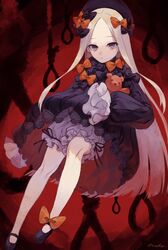  1girl abigail_williams_(fate/grand_order) artist_name bangs black_bow black_dress black_footwear black_hat blonde_hair bloomers blue_eyes bow butterfly commentary_request dress fate/grand_order fate_(series) hair_bow hands_in_sleeves hat highres long_hair long_sleeves looking_at_viewer noose object_hug orange_bow parted_bangs polka_dot polka_dot_bow red_background shoes signature solo stuffed_animal stuffed_toy teddy_bear underwear usuke_(u_skeeep) very_long_hair white_bloomers 