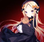  1girl abigail_williams_(fate/grand_order) bangs black_background black_bow black_dress black_hat blonde_hair blue_eyes blush bow closed_mouth dress eyebrows_visible_through_hair fate/grand_order fate_(series) gradient gradient_background hair_bow hands_in_sleeves hat head_tilt highres long_hair long_sleeves looking_at_viewer object_hug orange_bow parted_bangs polka_dot polka_dot_bow red_background shiino_sera solo stuffed_animal stuffed_toy teddy_bear very_long_hair 
