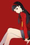  1girl amagi_yukiko bangs black_hair blunt_bangs hairband legs legs_crossed long_hair looking_at_viewer persona persona_4 red red_background sitting skirt solo 