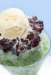  blurry depth_of_field dessert food ice_cream kya4 no_humans original photorealistic tagme vanilla_ice_cream 