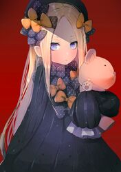  1girl abigail_williams_(fate/grand_order) bangs black_bow black_dress black_hat blonde_hair blue_eyes bow butterfly closed_mouth commentary_request dress fate/grand_order fate_(series) hair_bow hanato_(seonoaiko) hands_in_sleeves hat long_sleeves looking_at_viewer object_hug orange_bow parted_bangs polka_dot polka_dot_bow red_background simple_background solo stuffed_animal stuffed_toy teddy_bear 