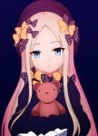  1girl :&lt; abigail_williams_(fate/grand_order) black_hat blonde_hair blue_background blue_eyes bow closed_mouth commentary_request dress expressionless eyebrows_visible_through_hair fate/grand_order fate_(series) hair_bow hands_in_sleeves hat head_tilt highres holding holding_stuffed_animal long_hair long_sleeves looking_at_viewer man_hi_dun orange_bow polka_dot polka_dot_bow sidelocks simple_background solo straight_hair stuffed_animal stuffed_toy teddy_bear upper_body 