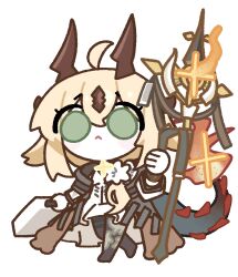  1girl :< absurdres amedrama arknights blonde_hair chibi chibi_only closed_mouth dragon_girl dragon_horns dragon_tail green_eyes highres holding holding_staff horns long_hair official_alternate_costume reed_(arknights) reed_the_flame_shadow_(arknights) simple_background solo staff tail white_background 