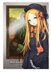  1girl abigail_williams_(fate/grand_order) absurdres aqua_eyes bangs black_bow black_hat blonde_hair blood blood_on_wall bloody_hands bow commentary_request cowboy_shot cthulhu cthulhu_mythos eyebrows_visible_through_hair fate/grand_order fate_(series) fine_art_parody forehead frilled_sleeves frills grey_background hair_bow hands_in_sleeves hat head_tilt highres holding holding_stuffed_animal long_hair long_sleeves looking_at_viewer mona_lisa orange_bow painting_(object) parody parted_bangs parted_lips shiny shiny_hair solo stuffed_animal stuffed_cat stuffed_toy translation_request white_border 