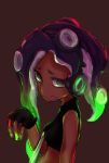  1girl arm_at_side asymmetrical_hair bare_arms bare_shoulders bioluminescence black_gloves black_vest closed_mouth crop_top cropped_vest darandy dark_skin fingerless_gloves from_side gloves glowing glowing_hair glowing_skin green_hair grey_eyes hand_up headphones highres iida_(splatoon) long_hair looking_at_viewer mole mole_under_mouth multicolored multicolored_hair multicolored_skin octarian purple_hair side_glance simple_background sketch sleeveless smile solo splatoon splatoon_2 stomach suction_cups tentacle_hair upper_body vest 