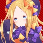  1girl abigail_williams_(fate/grand_order) bangs black_hat blonde_hair blue_eyes blush bow closed_mouth commentary_request diagonal-striped_background diagonal_stripes dress eyebrows_visible_through_hair fate/grand_order fate_(series) forehead hair_bow hat head_tilt hiroshi_(jasinloki) long_sleeves looking_at_viewer orange_bow parted_bangs polka_dot polka_dot_bow purple_bow purple_dress red_background sleeves_past_wrists smile solo 
