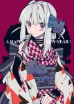  1girl 2018 absurdres black_choker bow checkered choker closed_mouth commentary_request english eyebrows_visible_through_hair facial_mark fur_trim hair_bow hair_intakes happy_new_year highres holding japanese_clothes kimono long_hair long_sleeves looking_at_viewer mochizuki_kei new_year obi original red_background sash silver_hair solo upper_body violet_eyes wide_sleeves 
