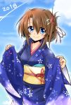  1girl 2018 alternate_hairstyle blue_background blue_eyes blue_kimono brown_hair closed_mouth commentary_request dasuto eyebrows_visible_through_hair hair_ornament hair_up japanese_clothes kimono long_sleeves looking_at_viewer lyrical_nanoha print_kimono short_hair smile solo standing upper_body wide_sleeves x_hair_ornament yagami_hayate 