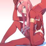  1girl aqua_eyes arm_up bodysuit breasts commentary covered_navel darling_in_the_franxx eyebrows_visible_through_hair gradient gradient_background grin hairband highres horns knee_up long_hair looking_at_viewer medium_breasts nian parted_lips pilot_suit pink_background pink_hair profile red_bodysuit shiny shiny_hair sitting smile solo teeth white_background white_hairband zero_two_(darling_in_the_franxx) 