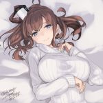  1girl alternate_costume artist_name bed_sheet blue_eyes breasts brown_hair dated kantai_collection large_breasts long_hair long_sleeves rokuwata_tomoe saratoga_(kantai_collection) side_ponytail smile solo sweater twitter_username white_sweater 