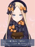  1girl abigail_williams_(fate/grand_order) bangs bbci black_bow black_dress black_hat blonde_hair blue_eyes bow box closed_mouth commentary_request dress fate/grand_order fate_(series) hair_bow hat holding holding_box long_hair long_sleeves looking_at_viewer orange_bow parted_bangs pink_background polka_dot polka_dot_bow sleeves_past_fingers sleeves_past_wrists smile solo star translation_request very_long_hair wooden_box 