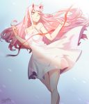  1girl anson_(13686564308) artist_name breasts cleavage cowboy_shot darling_in_the_franxx dated dress green_eyes highres horns long_hair medium_breasts open_mouth pink_hair ribbon signature solo strap_slip white_dress wind zero_two_(darling_in_the_franxx) 