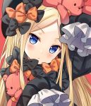  1girl :&lt; abigail_williams_(fate/grand_order) arm_up bangs black_bow black_dress black_hat blonde_hair blue_eyes blush bow closed_mouth dress eyebrows_visible_through_hair fate/grand_order fate_(series) forehead hat head_tilt hitsukuya long_sleeves looking_at_viewer object_hug orange_bow parted_bangs pink_background simple_background sleeves_past_fingers sleeves_past_wrists solo stuffed_animal stuffed_toy teddy_bear 