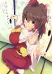  1girl akabeco bow breasts brown_hair cookie_(touhou) eyebrows_visible_through_hair hair_bow hair_tubes hakurei_reimu highres indoors kanna_(cookie) large_breasts looking_at_viewer red_bow red_eyes seiza sitting solo speech_bubble touhou translation_request 
