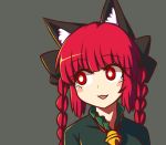  1girl :3 animal_ears bell black_bow blush_stickers bow braid cat_ears commentary dress eyebrows_visible_through_hair green_dress grey_background hair_bow head_tilt jingle_bell kaenbyou_rin looking_to_the_side parted_lips red_eyes redhead short_hair simple_background smile solo touhou twin_braids upper_body wool_(miwol) 