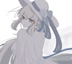  1girl 55nyako20 blue_eyes dress fate/grand_order fate_(series) hair_between_eyes hat highres long_hair looking_at_viewer morgan_le_fay_(fate) ponytail simple_background smile solo very_long_hair white_dress white_hair 